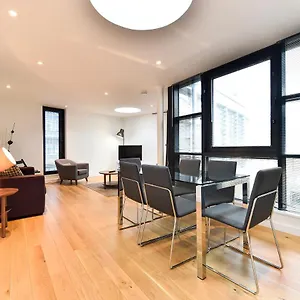 Apartment Bridge, London